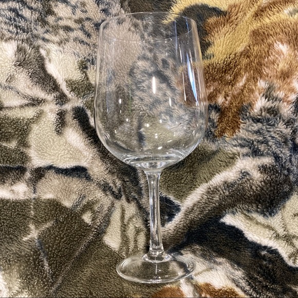 Set of two 750ml wine glasses - Picture 2 of 2